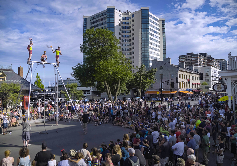 The Biggest Little Circus: Spectacular aerials,  OMG juggling,  good ol' Kiwi comedy and LOADS OF LYCRA!  gallery image