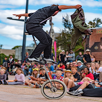 The Josh Grimaldi Show: An escape from a straight jacket jacket while riding a 2-meter-tall unicycle?!