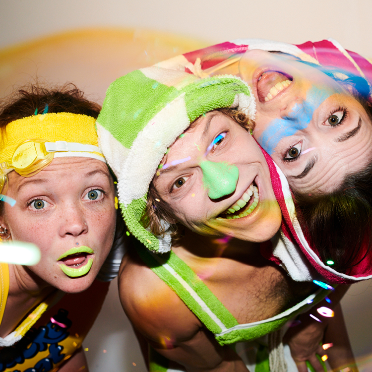 Manubrium Circus Theatre: Towel You What!?