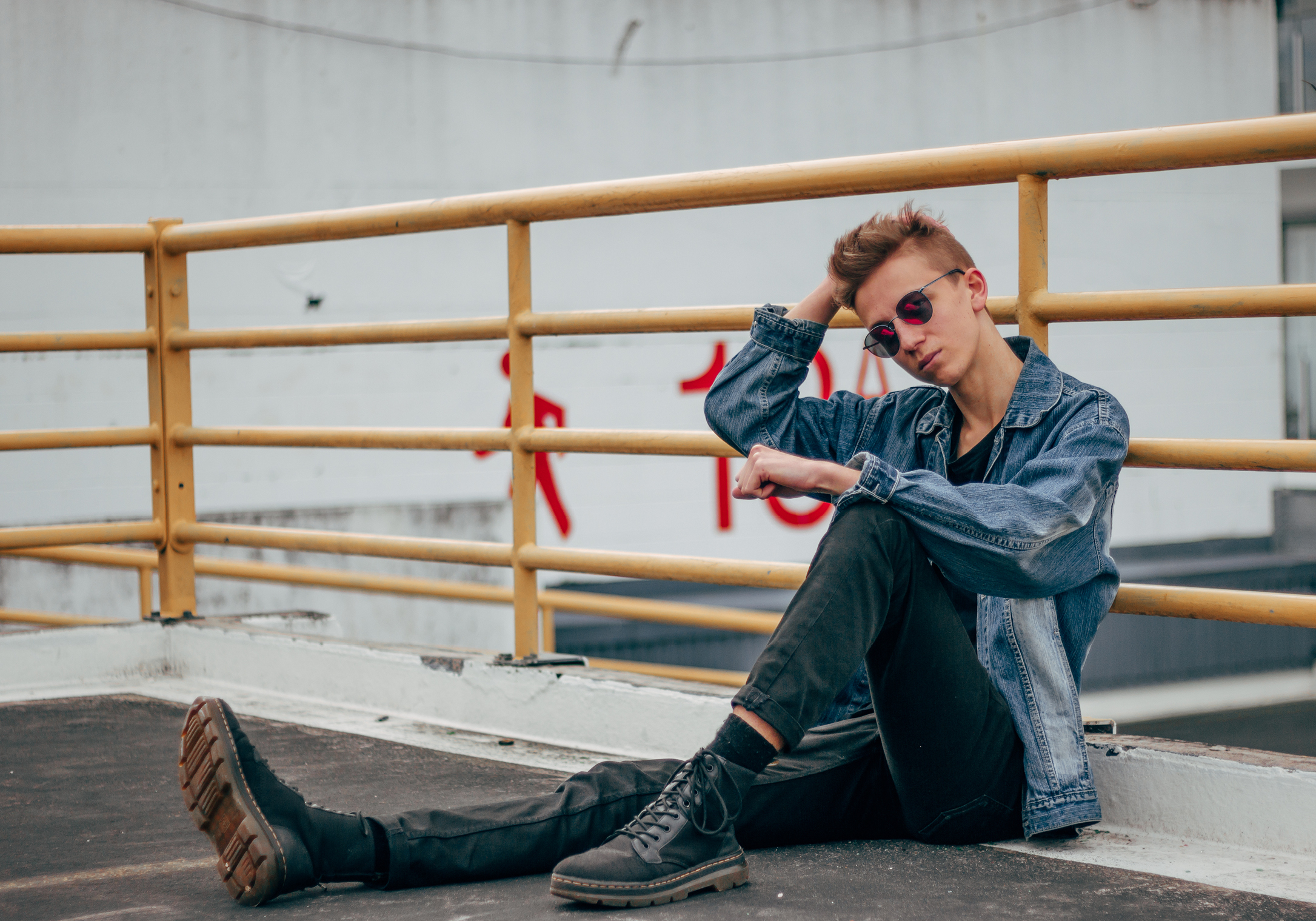 Max Earnshaw: A poppin-rockin one-man-band returns to his hometown!  gallery image