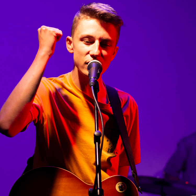 Max Earnshaw: A poppin-rockin one-man-band returns to his hometown! 